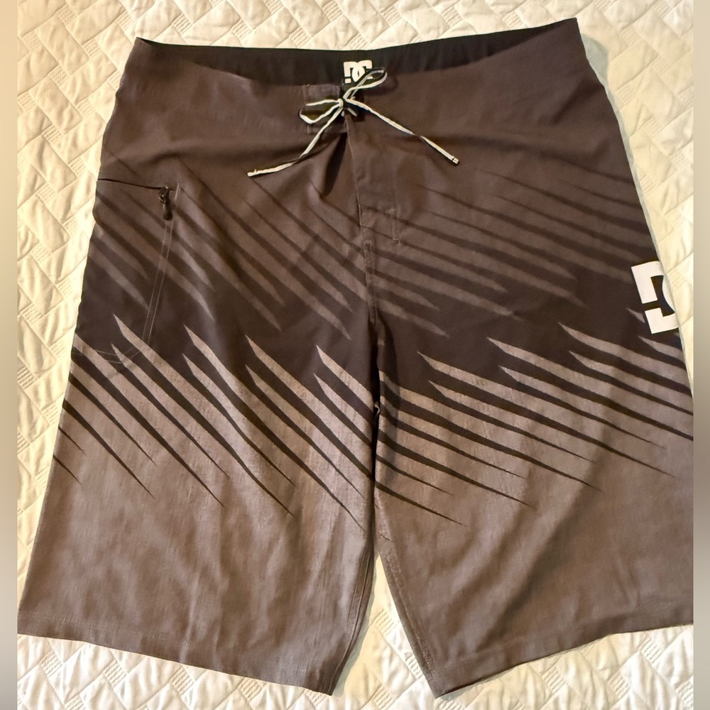 DC Men's Gray Board Shorts Men’s Size 38